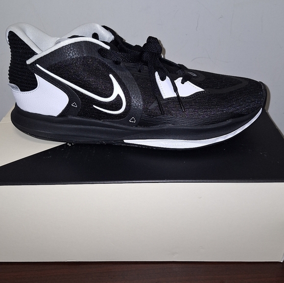 Nike Kyrie Low 5 TB Promo Black/ White-White in multiple sizes. NWB - Picture 3 of 12